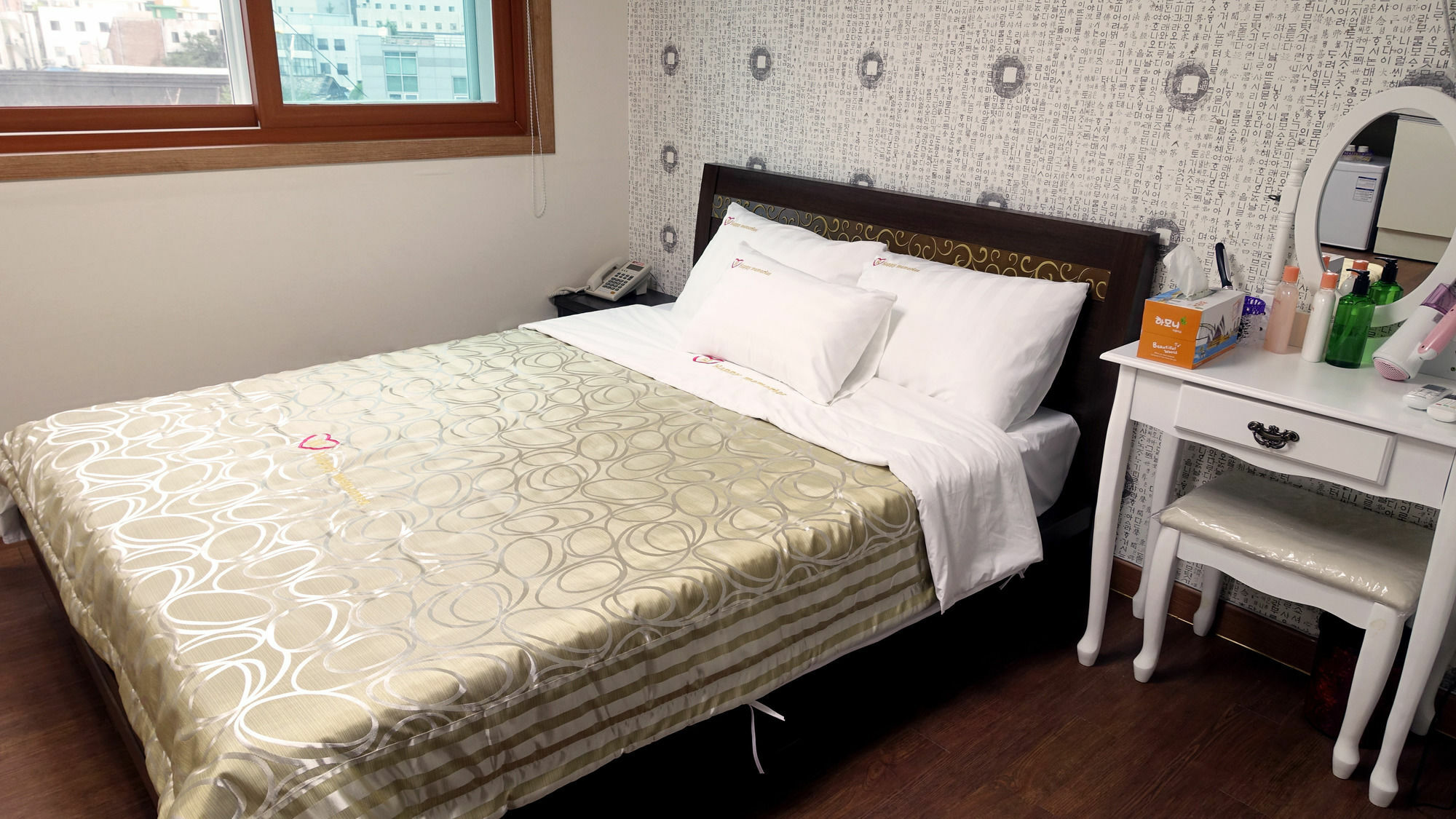 Happy Memory Hotel Jeonju Exterior photo
